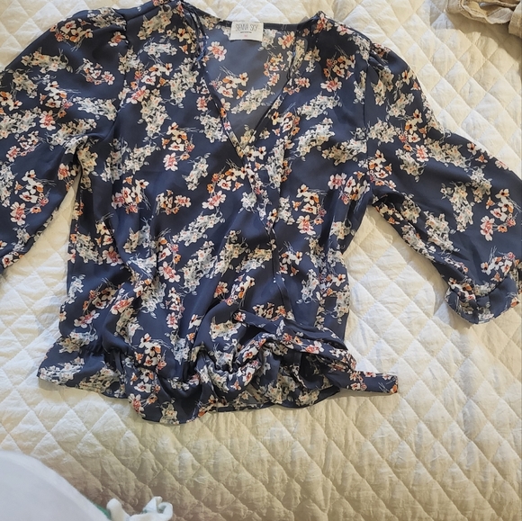 Blouse - Picture 2 of 2